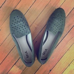 Mia size 10 flats
